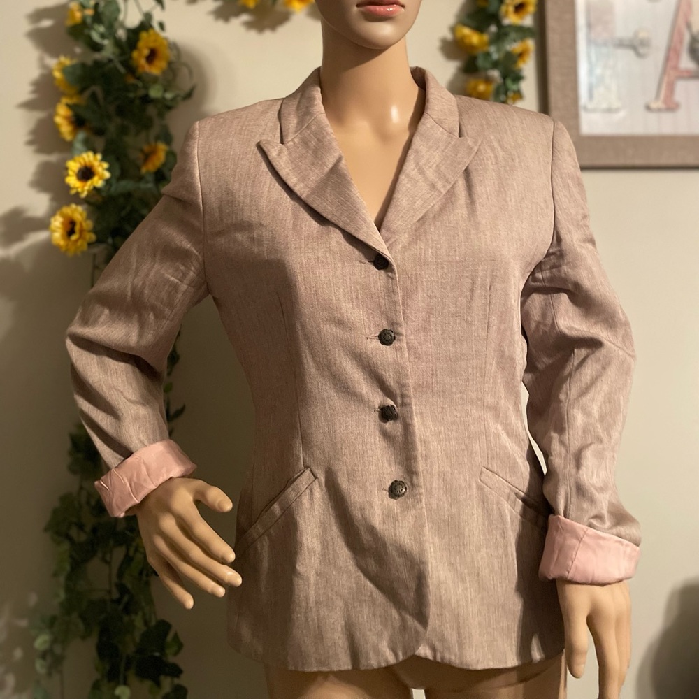 Tan suited women’s blazer for casual or business attire 💕